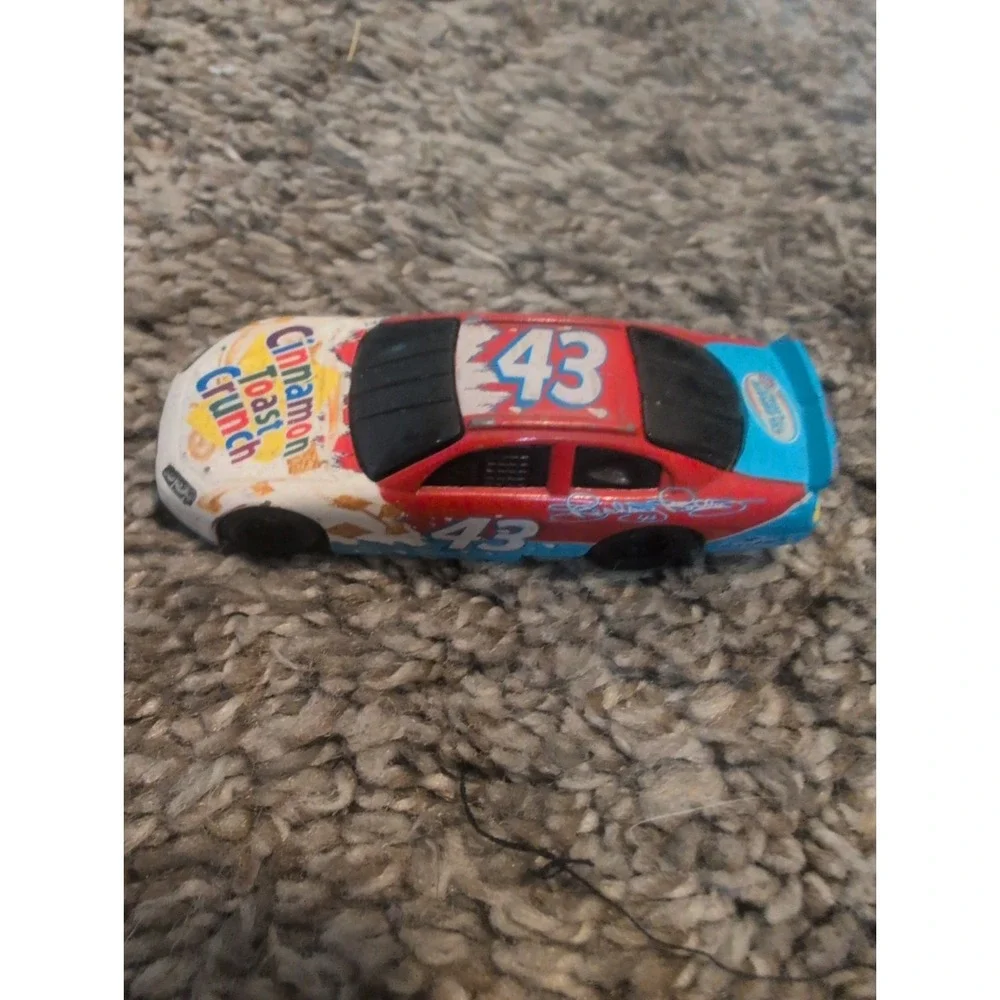 2008 Hot Wheels #43 Richard Petty NASCAR Cinnamon Toast Crunch Diecast 1:64